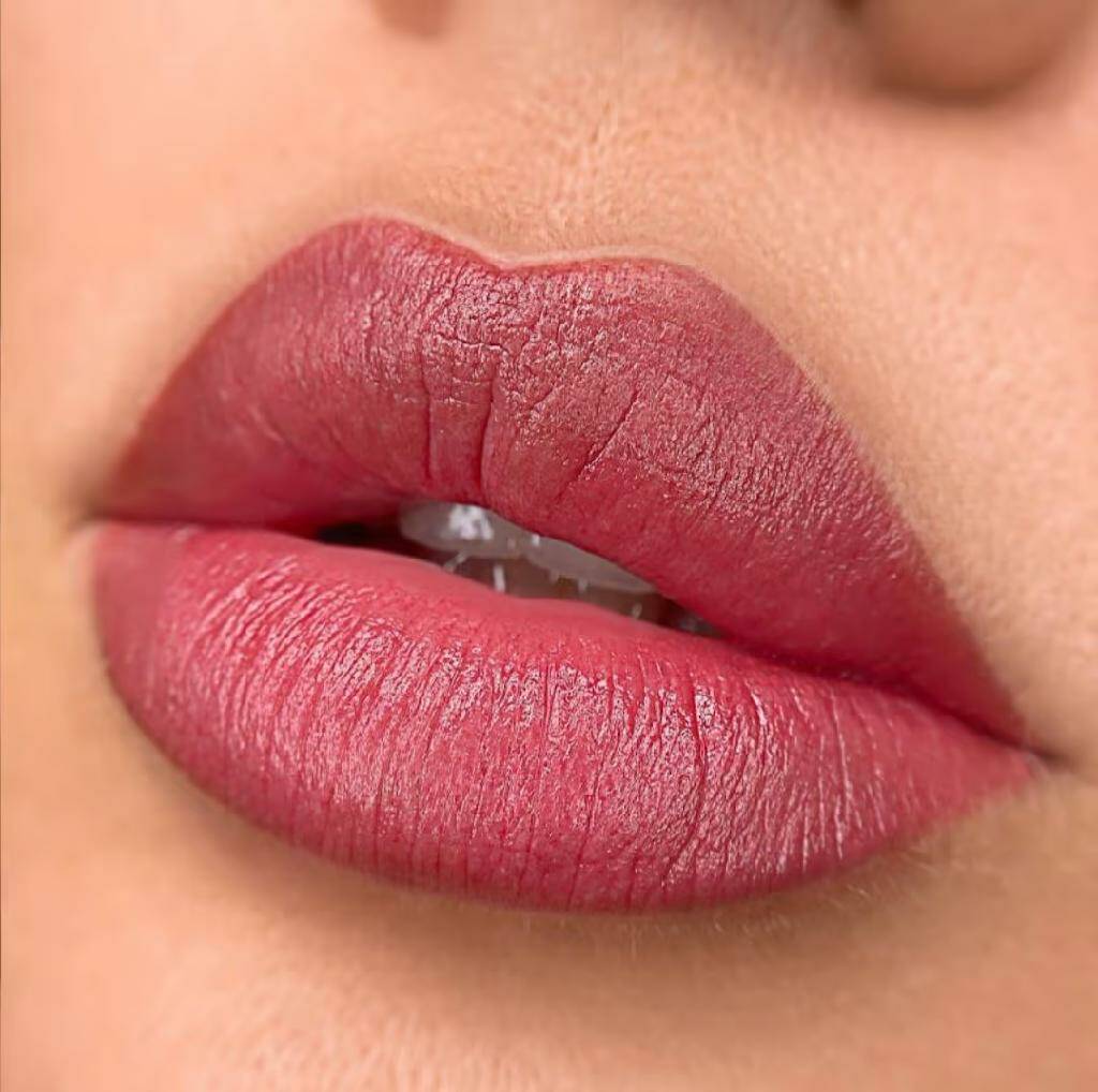 Помадные губы