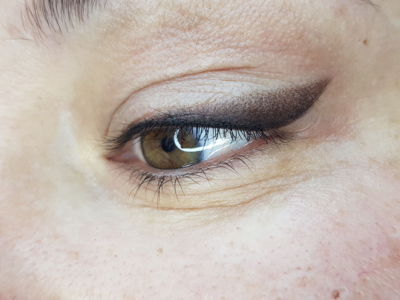 Веки:стрелка с растушевкой