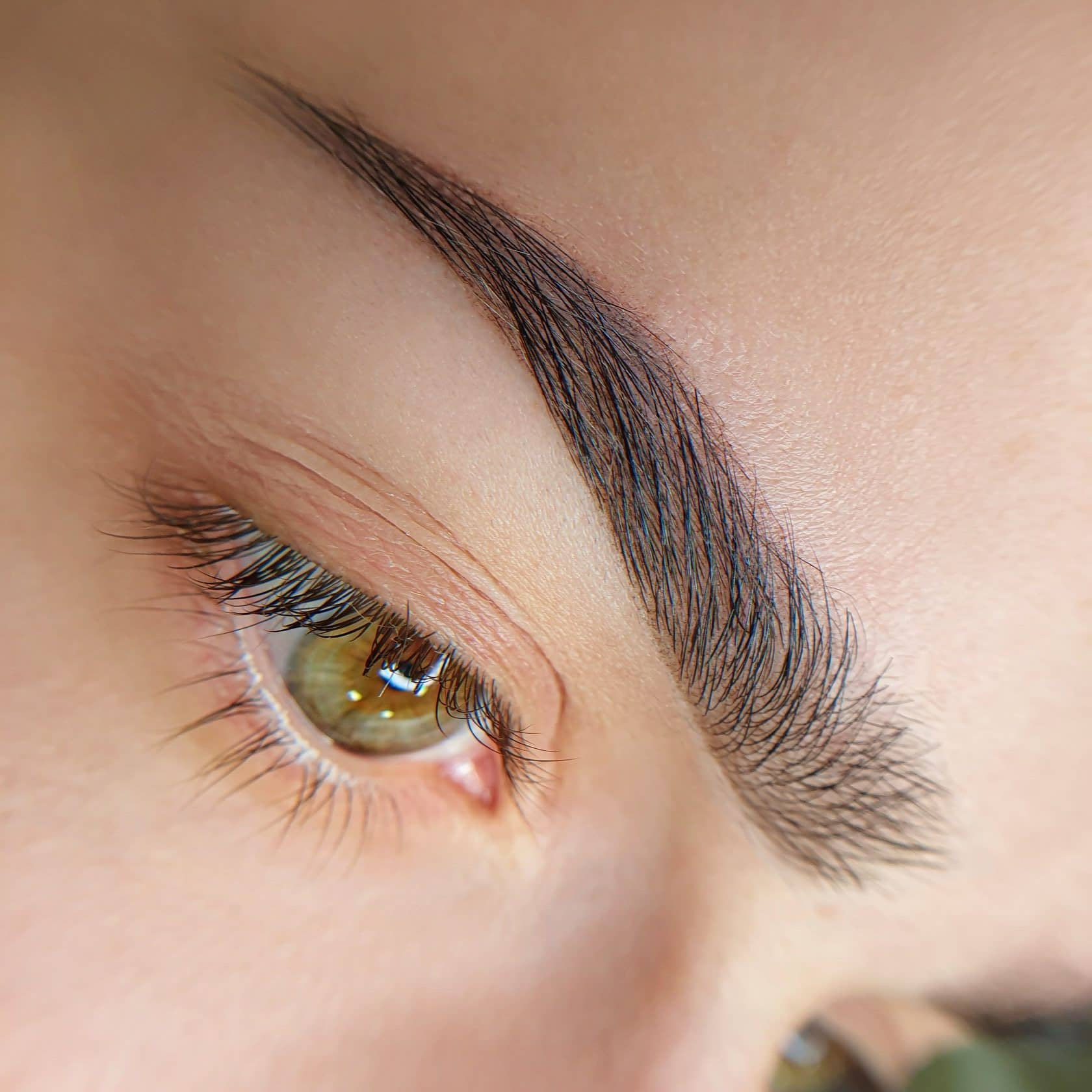 Пудровое напыление бровей