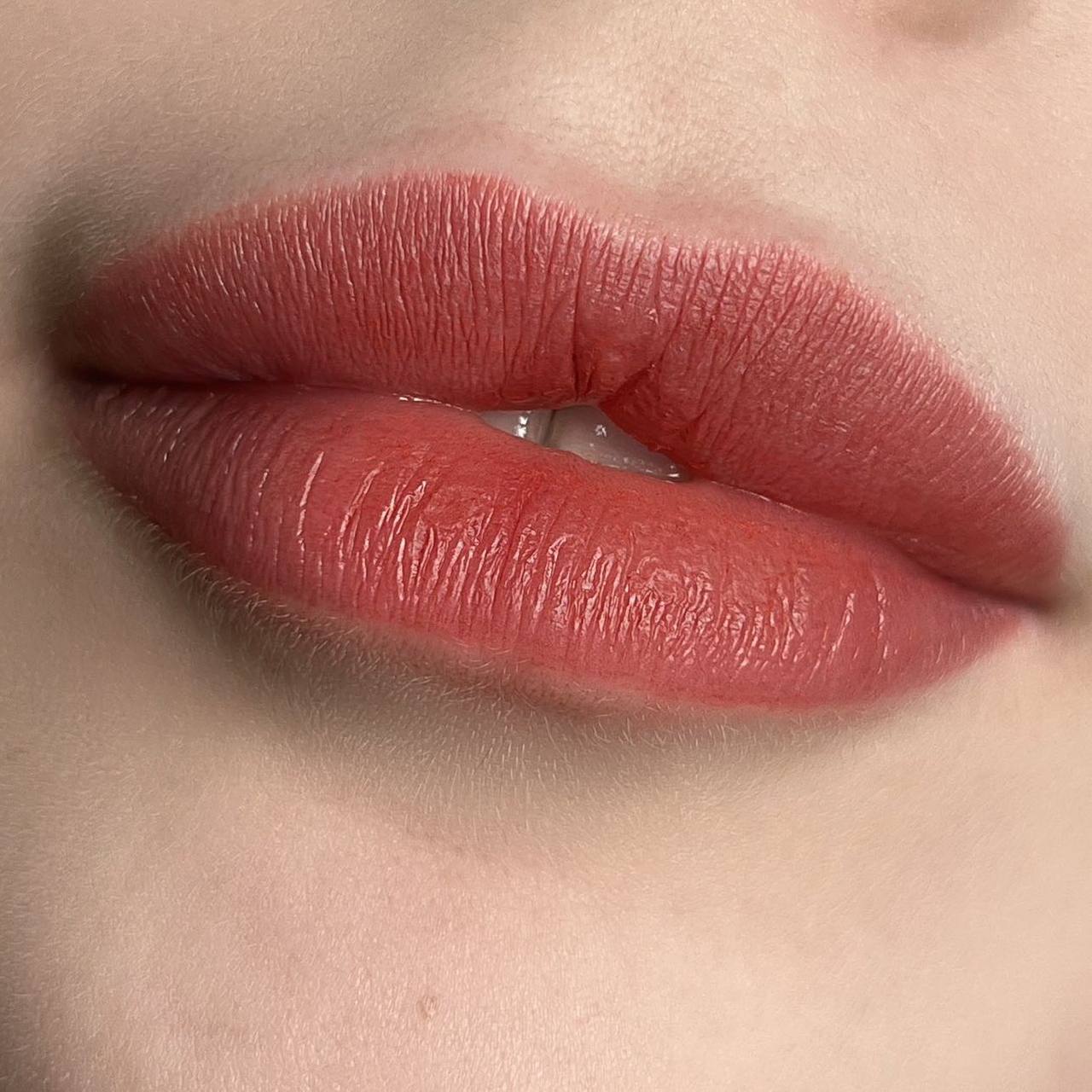 <span style="color:#000000;background-color:transparent;font-weight:400;font-style:normal;text-decoration:none;vertical-align:baseline;">Акварельные губы</span>